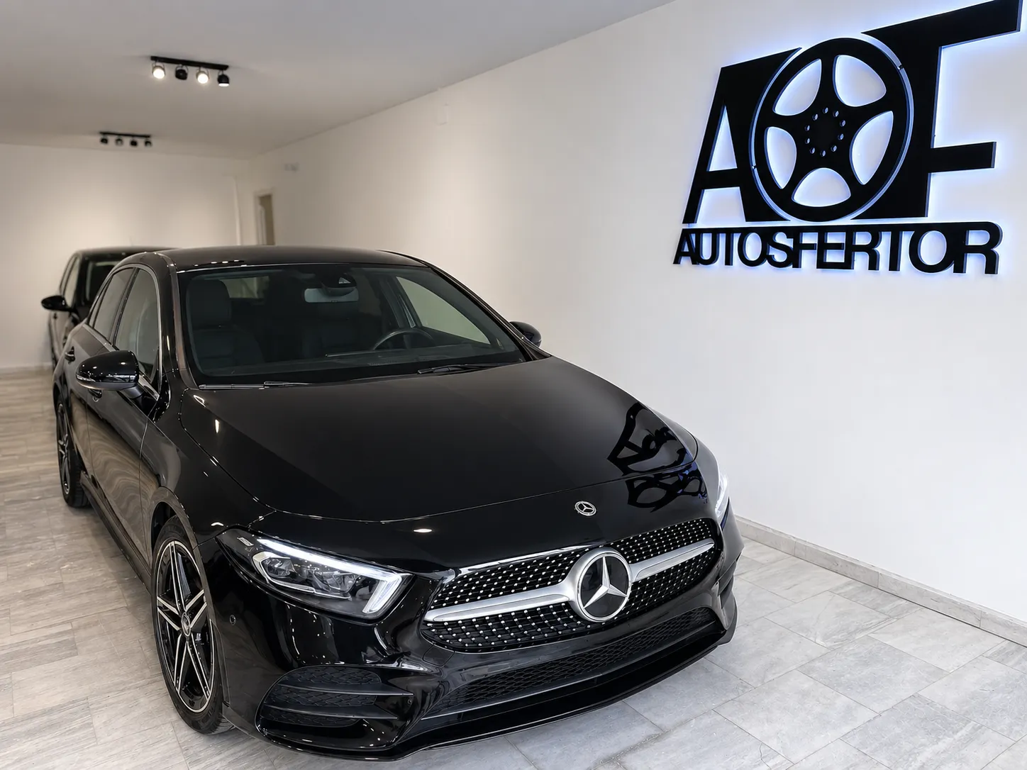 Mercedes en el showroom de Autosfertor